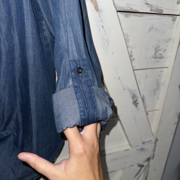 NEW Intro blue chambray Dark Wash preppy Ruched coastal button front top Large - Picture 4 of 8